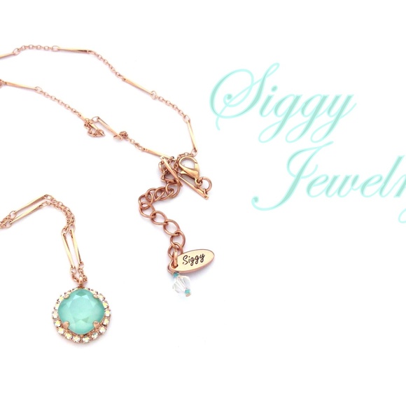 Swarovski Crystal Mint Green Halo Pendant Necklace - Picture 4 of 4